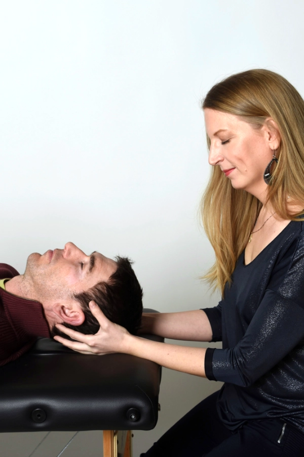 Zklidňující procedura pro dospělé a těhotné ženy, metoda kraniosakrální osteopatie.